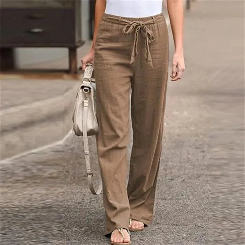 Rak passform byxor för kvinnor med elastisk midja, perfekt för en bekväm vardagslook.