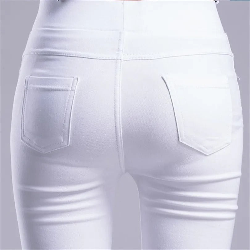 Dambyxor slim fit i vit färg, perfekta stretchbyxor för casual look, mode för kvinnor.
