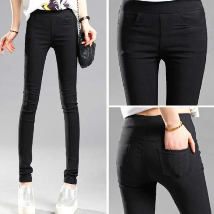 Dambyxor i mörkgrön färg, stretchig slim fit och modern design, casual mode för dam.