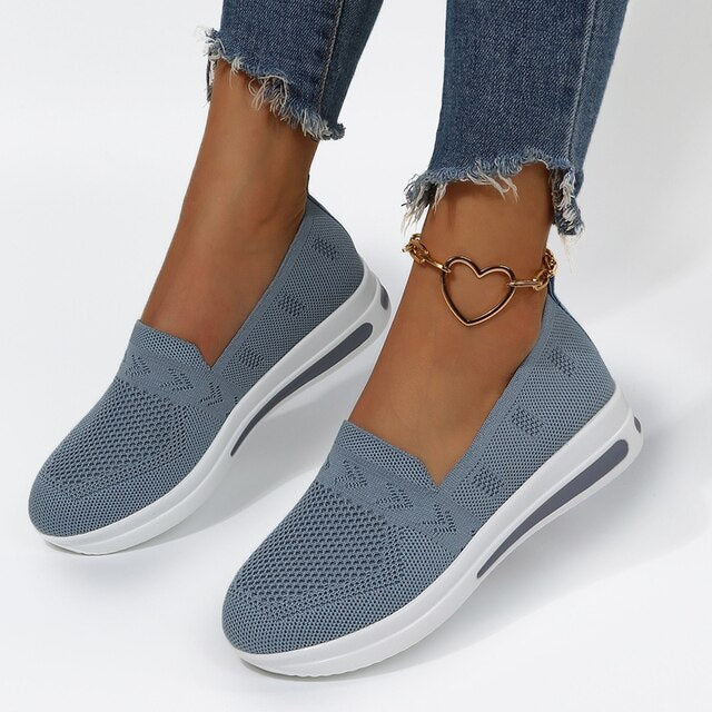 Bekväma damsneakers med stötdämpande sula och halkfritt grepp. Maskintvättbara komfortskor.