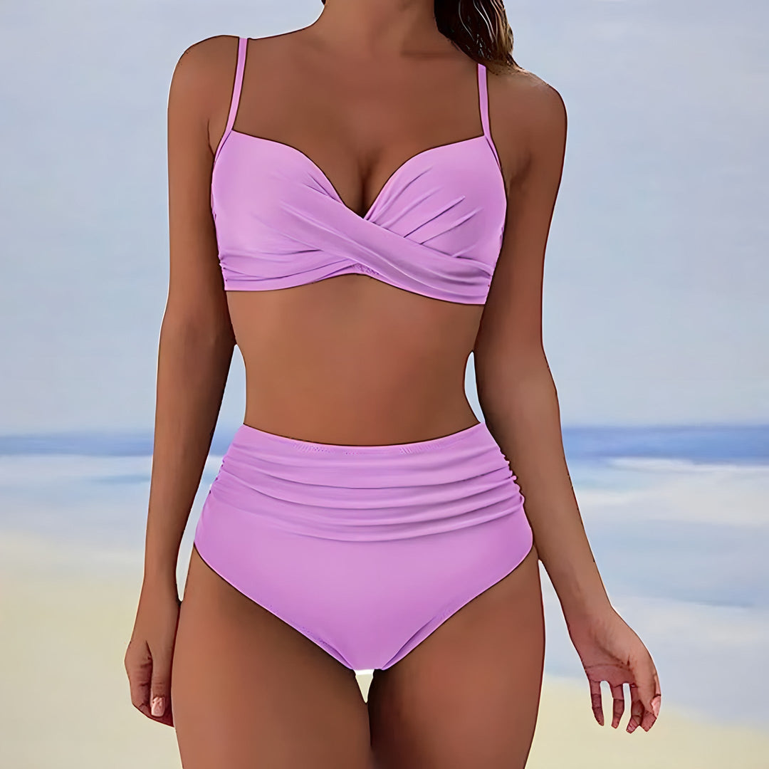 Trendigt kvinnors badkläder i ett komplett bikini set med smickrande hög midja.