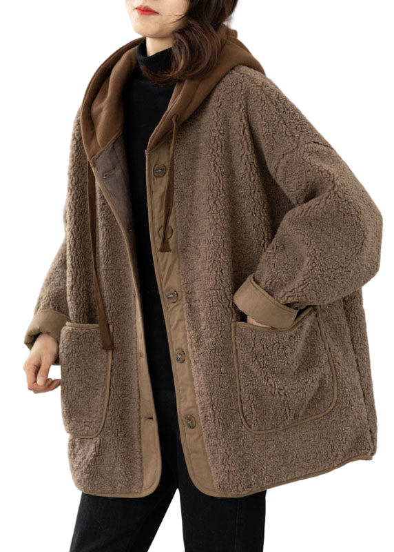 Damernas Boho Huvkappa med knappdetaljer, perfekt för en mysig och stilren vinterlook.