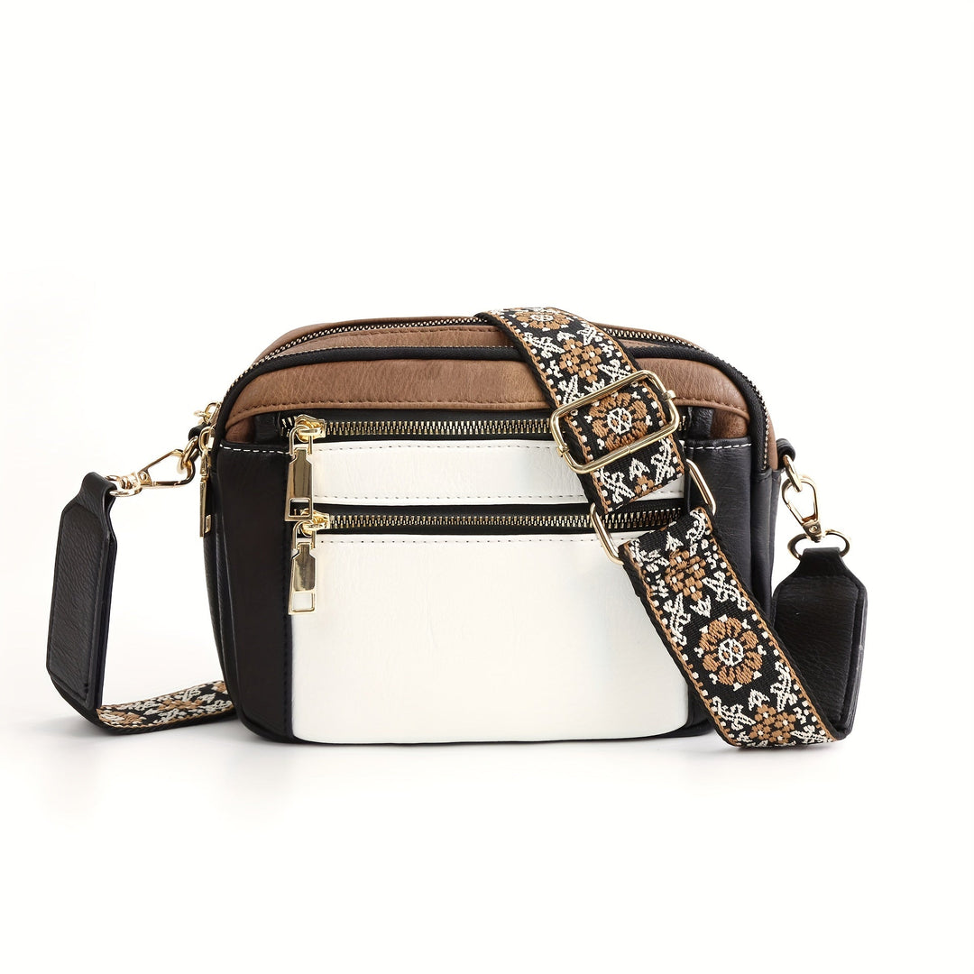 Modell som bär damernas crossbody-väska i läderlook, bohostil, praktisk axelväska för kvinnor.