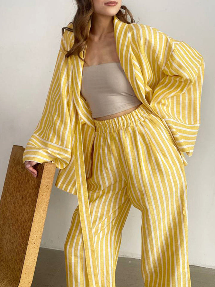 Damernas bekväma, oversized lounge set i två delar. Perfekt för avslappnad stil & hemmakläder.