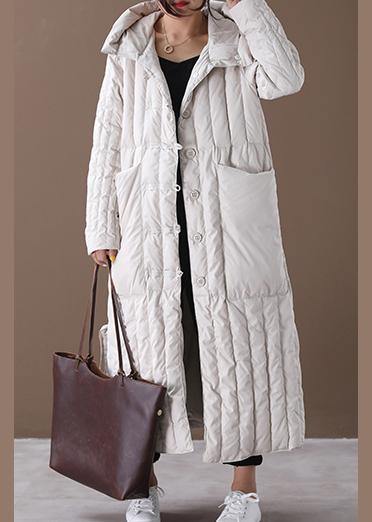 Bekväm plus size damvinterkappa med huva och praktiska fickor, perfekt för både stil och funktion.