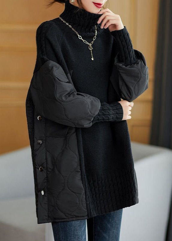 Trendig damtröja med patchwork och turtleneck. Lös passform, perfekt för höstmodet & vinterkläder.