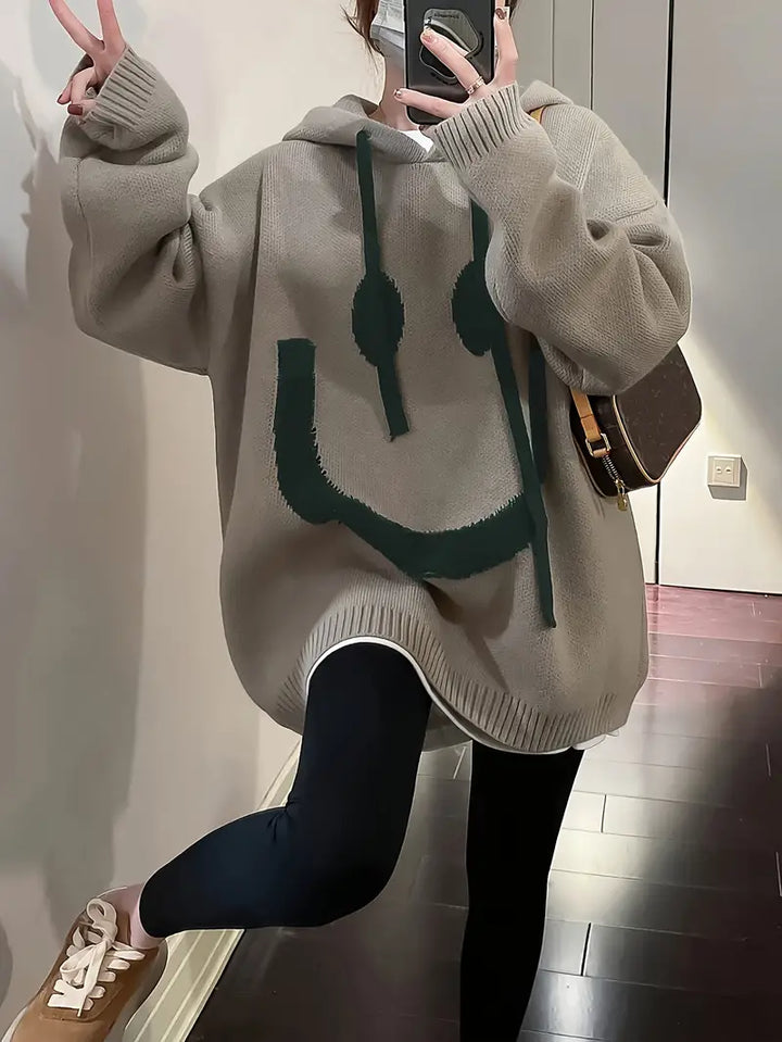 Stilfull damhoodie med glad leendedesign. Perfekt för mysig och bekväm vardagsmode.
