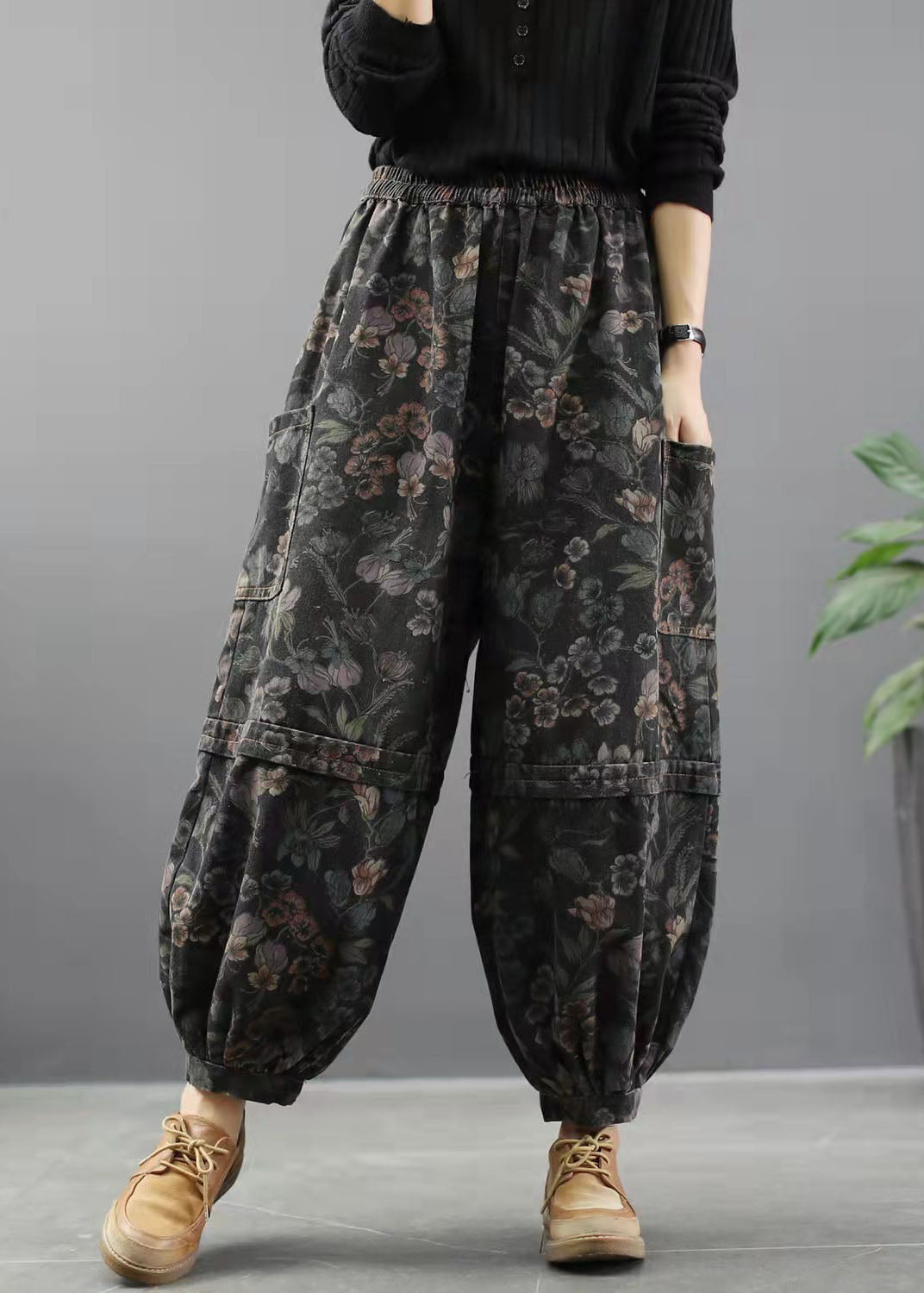 Lediga svarta damjeans med unik lanternstil, perfekt för sommar och avslappnad mode.