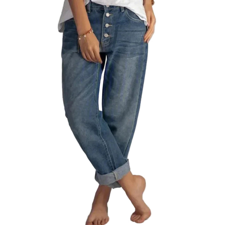 Damjeans med hög midja och avslappnad passform, perfekta för vardagsbruk och bekväma stylingar.