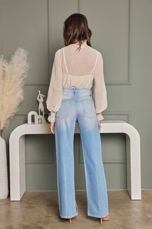 Utsvängda bekväma damjeans i ljus denimstil, 90-talsinspirerade vardagsjeans