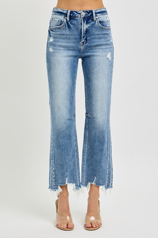 Moderna damjeans med raka ben och sliten effekt, perfekt för en avslappnad stil