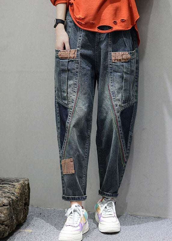 Kvinnors mode, avslappnade patchwork-denimbyxor med synliga fickor, idealiska för höstgarderoben.