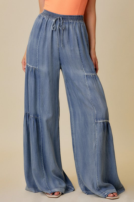 Bekväma vida denimbyxor för dam med stilfulla volanger, idealiska för en trendig vardagslook