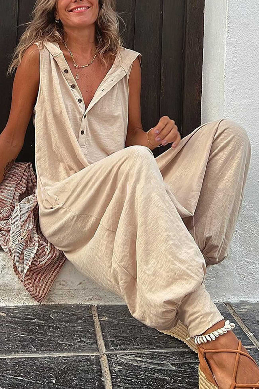 Bekväm damjumpsuit med huva. Perfekt avslappnad byxdress för maximal komfort och vardagsstil.