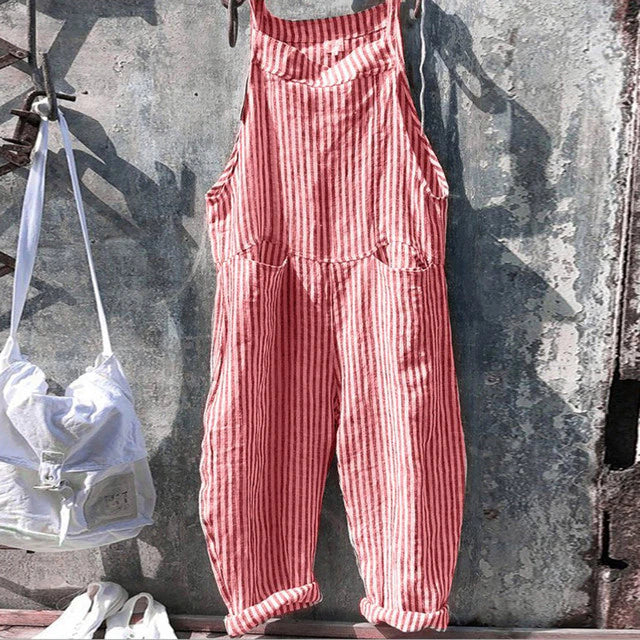 Frontbild: Damernas lösa jumpsuit i mjukt, fallande tyg. Elegant & bekväm sommarstil.