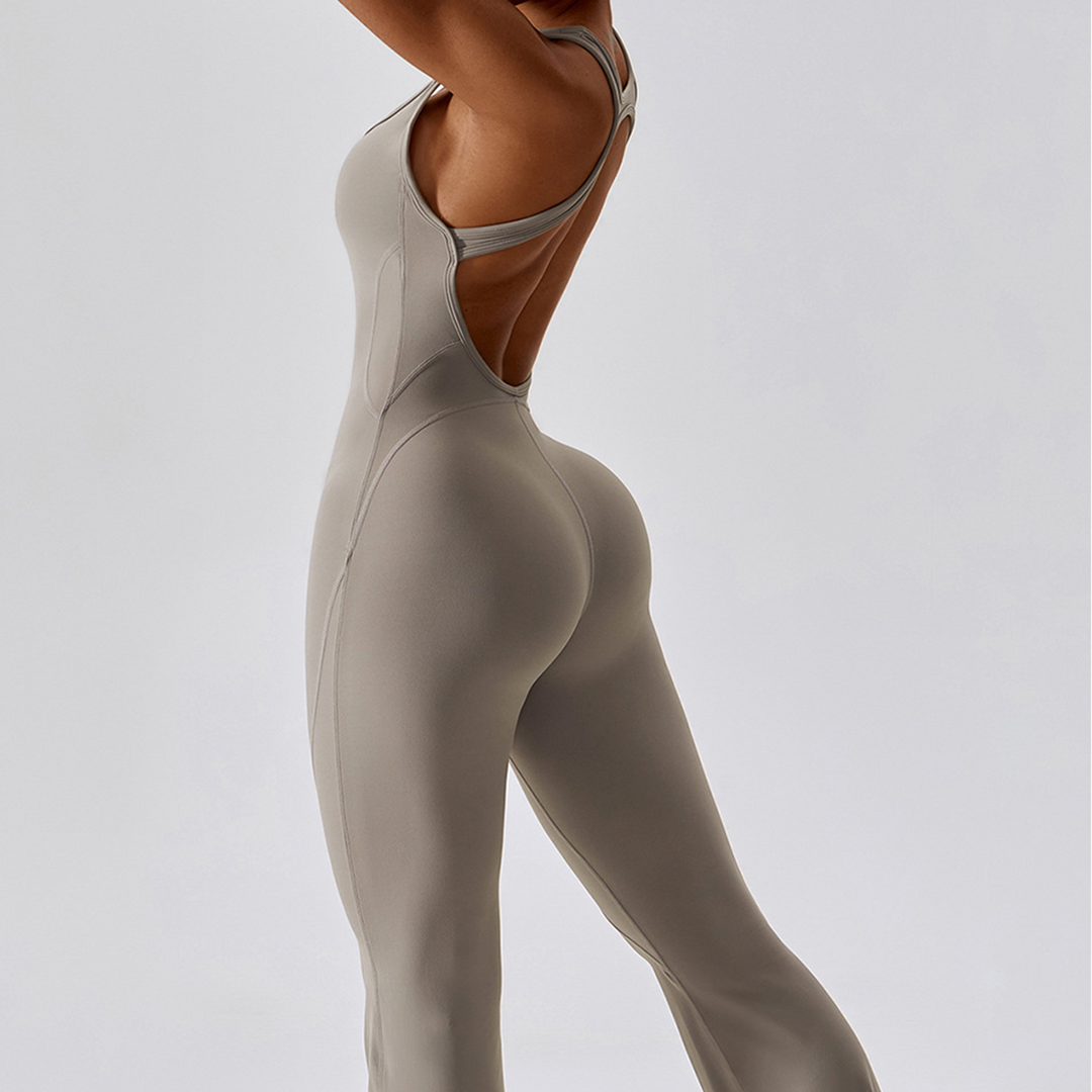 Stilren damjumpsuit med V-hals & getailleerad passform. Idealiska träningskläder för yoga, pilates, dans.