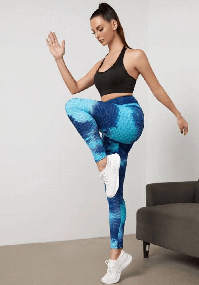 Damleggings printade med abstrakta mönster, mångsidiga som fitnessleggings eller sportkläder.
