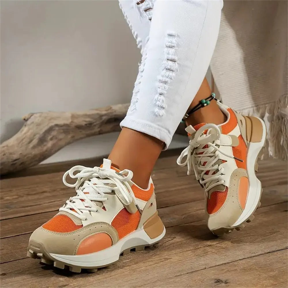 Moderna damsneakers med färgblock och chunky plattformssula, idealiska för en avslappnad look.