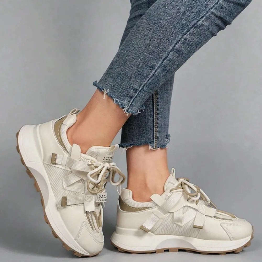 Trendiga vardagssneakers för dam med färgblock och bekväm plattformssula.