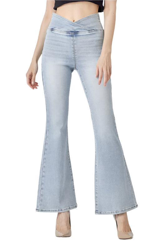 Dams ljus denim byxor med hög midja och utsvängda ben