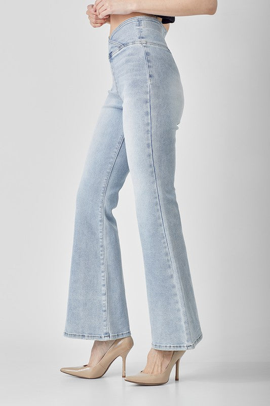 Trendiga flair jeans för dam med bekväm hög midja i ljus tvätt