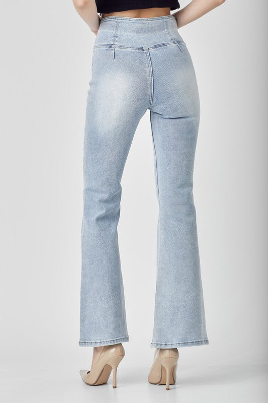 Casual byxor för dam i ljus denim med utsvängda ben och hög midja