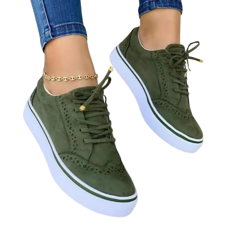 Damsneakers i lågmodell, vita med blå detaljer, perfekta för fritid och vardag