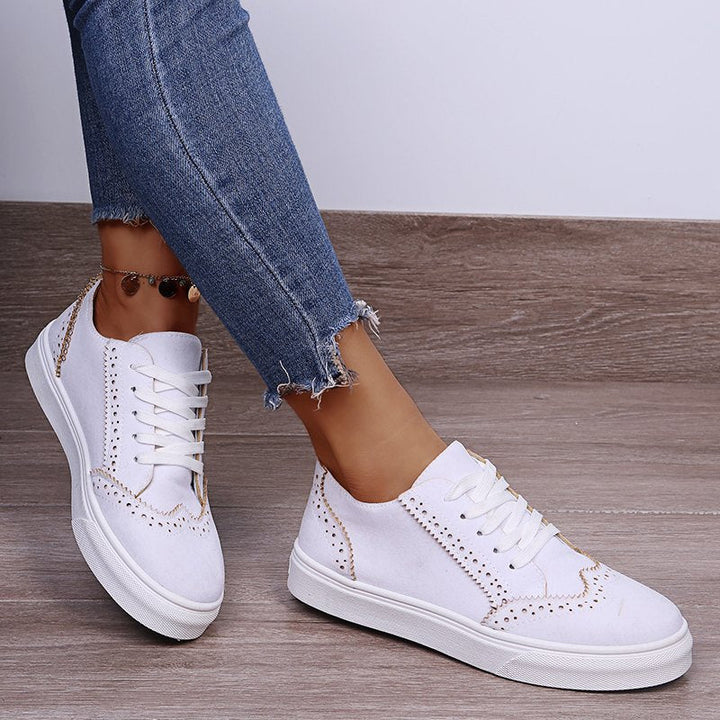 Snygga lila damsneakers med matchande snörning, bekväma för mode och fritid