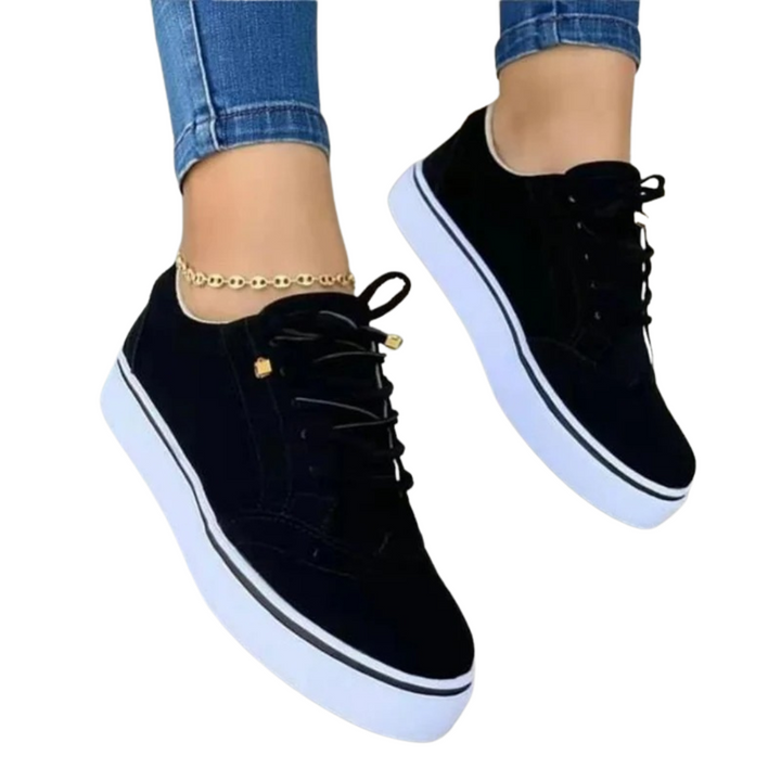 Stilrena svarta damsneakers, låg modell, med vita sulor, snygga fritidsskor