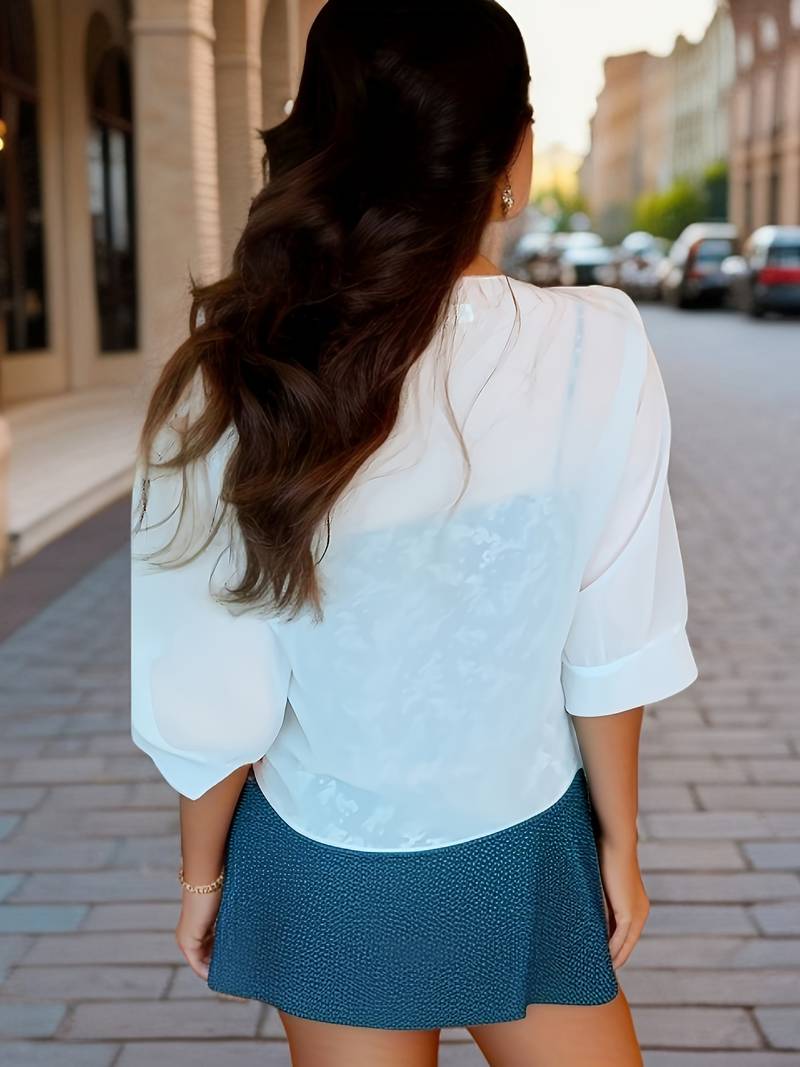 Kvinnlig topp med öppen front, utmärkt för vårmode och sommar, en bekväm och luftig damblus.