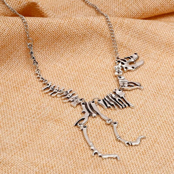 Elegant T-Rex skelett halsband i guld zinklegering. Unisex dinosauriesmycke för alla åldrar.