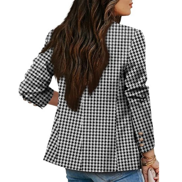 Kvinnors eleganta dubbelknäppta houndstooth blazer med retrokänsla. Tidlös damkavaj för stilmedvetna.
