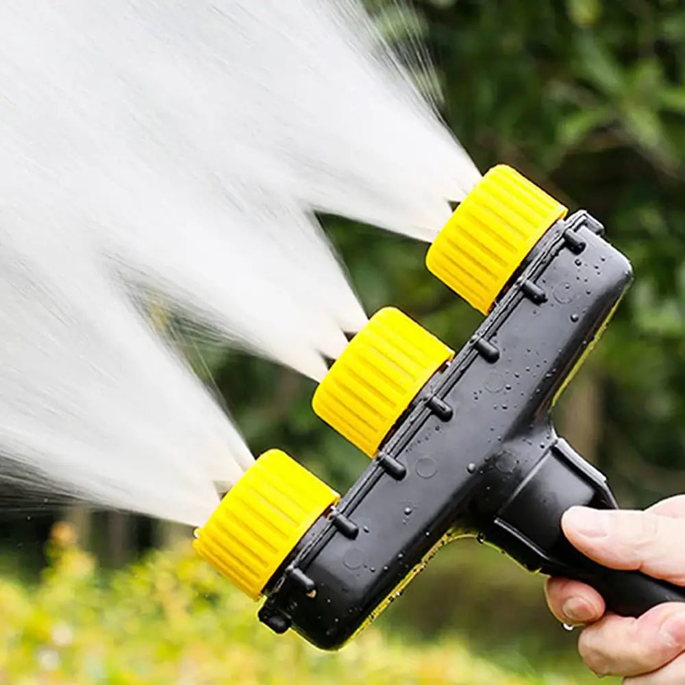 Effektiv justerbar trädgårdssprinkler med flera huvuden för bred bevattning av gräsmatta och växter.