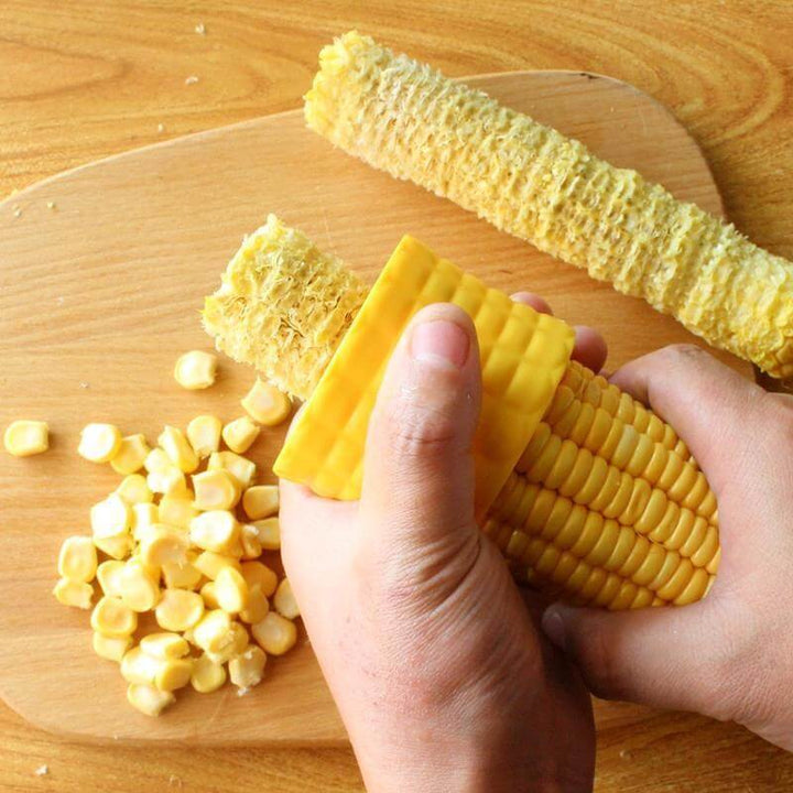 Snygg majsavskiljare av rostfritt stål, ett matlagningsverktyg som sparar tid i köket.