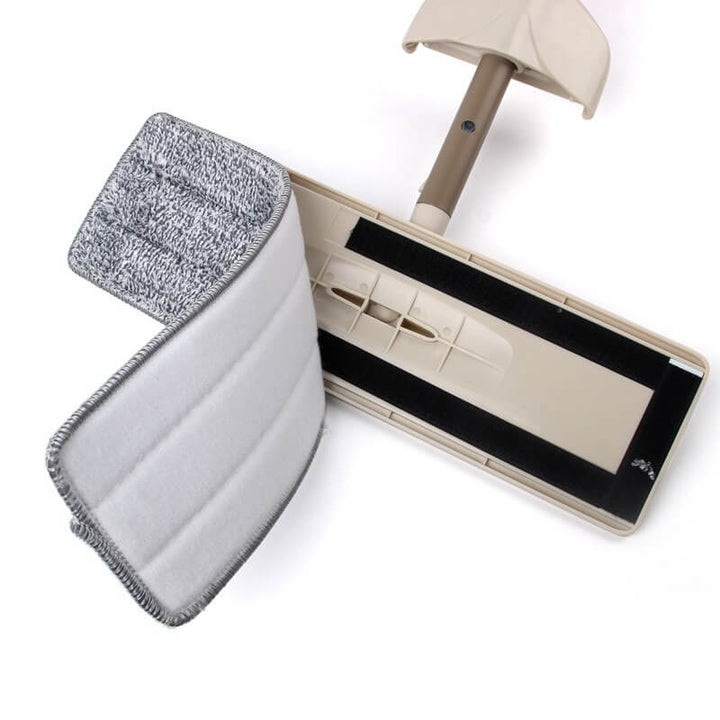 Effektiv spraymopp med mikrofiber för snabb och enkel golvrengöring i hemmet.