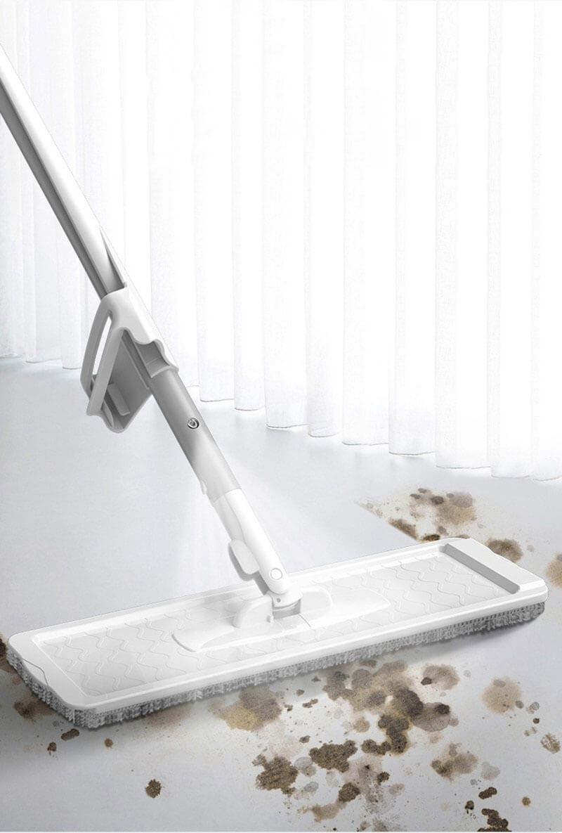 Komplett städset med spraymopp och mikrofiber för effektiv golvrengöring i hela hemmet.