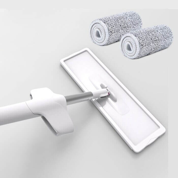 Praktisk spraymopp som gör hemstädningen lätt och effektiv med inbyggd sprayfunktion.