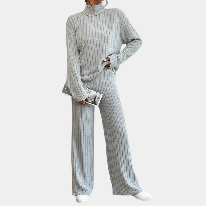 Feminint 2-delat set med modern ståkrage och långa ärmar. Stilrent för både kontor och fest, bekvämt vintermode.