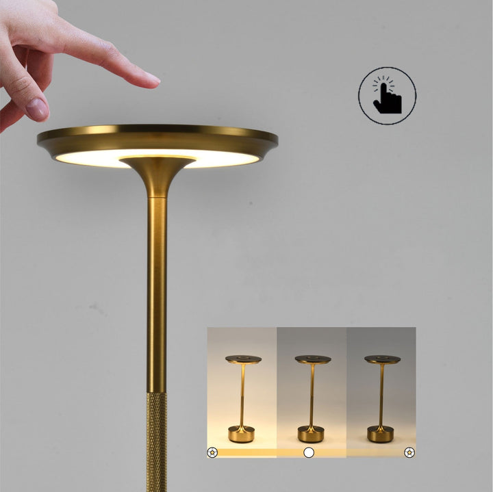 Elegant bordslampa av aluminium, med touchkontroll för dimbar LED-belysning. Modern inredningsdetalj.