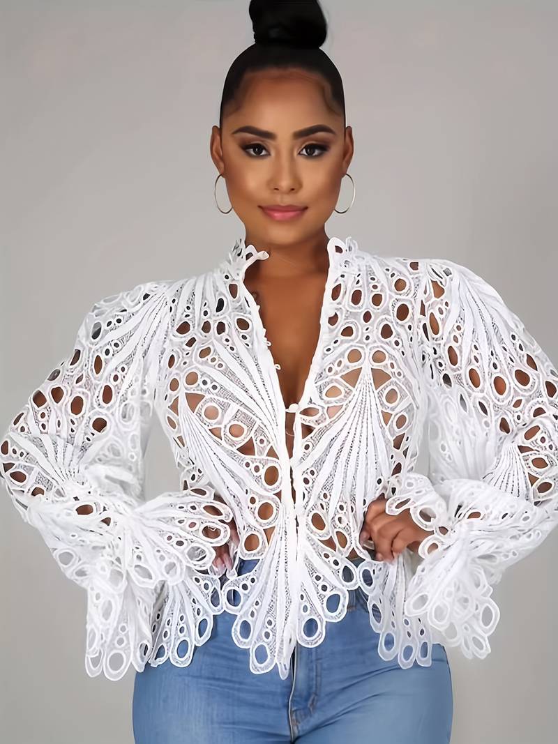Modern dam blus polyester med unika utskärningar, en stilren vardagsblus.