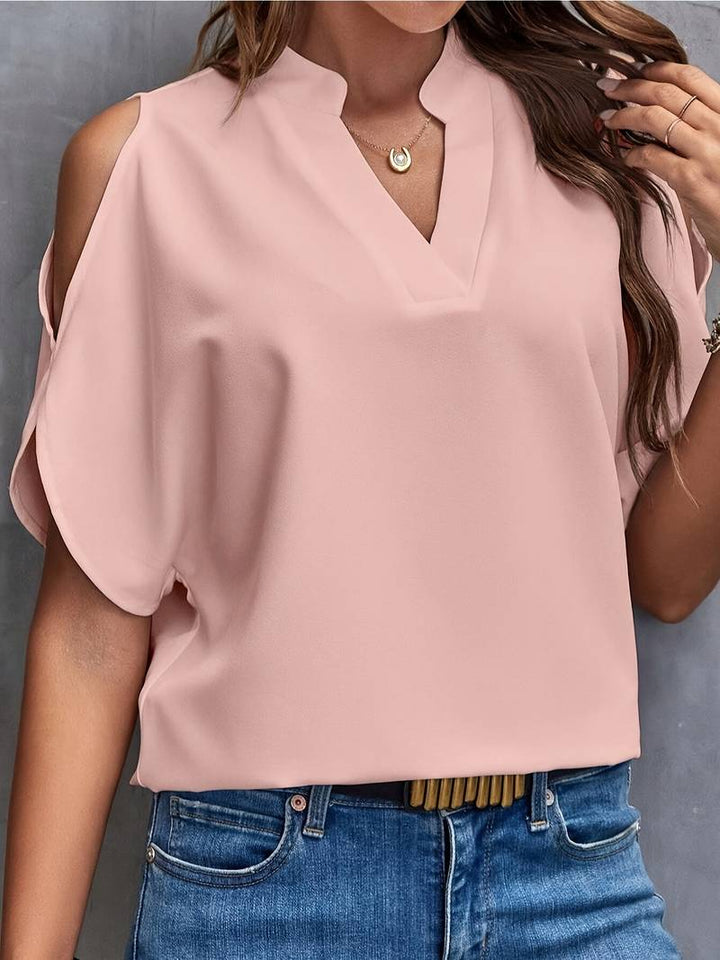 Trendig axelfri sommarblus för dam, idealisk för både lediga dagar och fest. Vårstil med feminin touch.