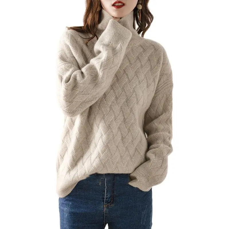 Lyxigt mjuk kamelfärgad stickad damtröja. Elegant vardagsstil för höstmode.