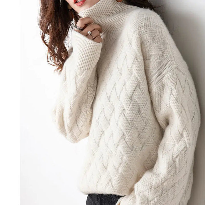 Chic stickad damtröja i beige. Perfekt för elegant höst- & vintermode med lyxig mjukhet.