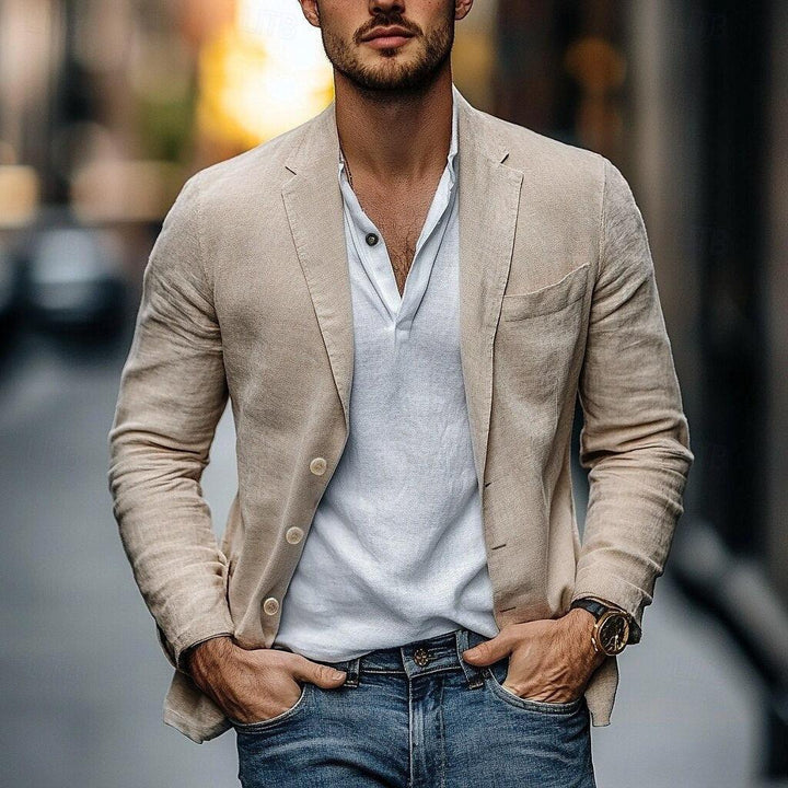 Lätt och elegant herrkavaj i beige Riviera-stil. Perfekt som bröllopskläder eller till sommarfester.