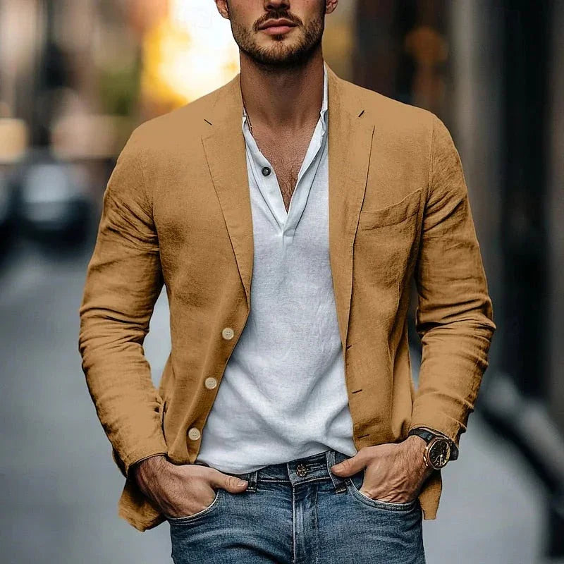 Modern gulbrun herrkavaj för sommarfester. En stilren blazer i Riviera-stil som lyfter din herrmode-look.