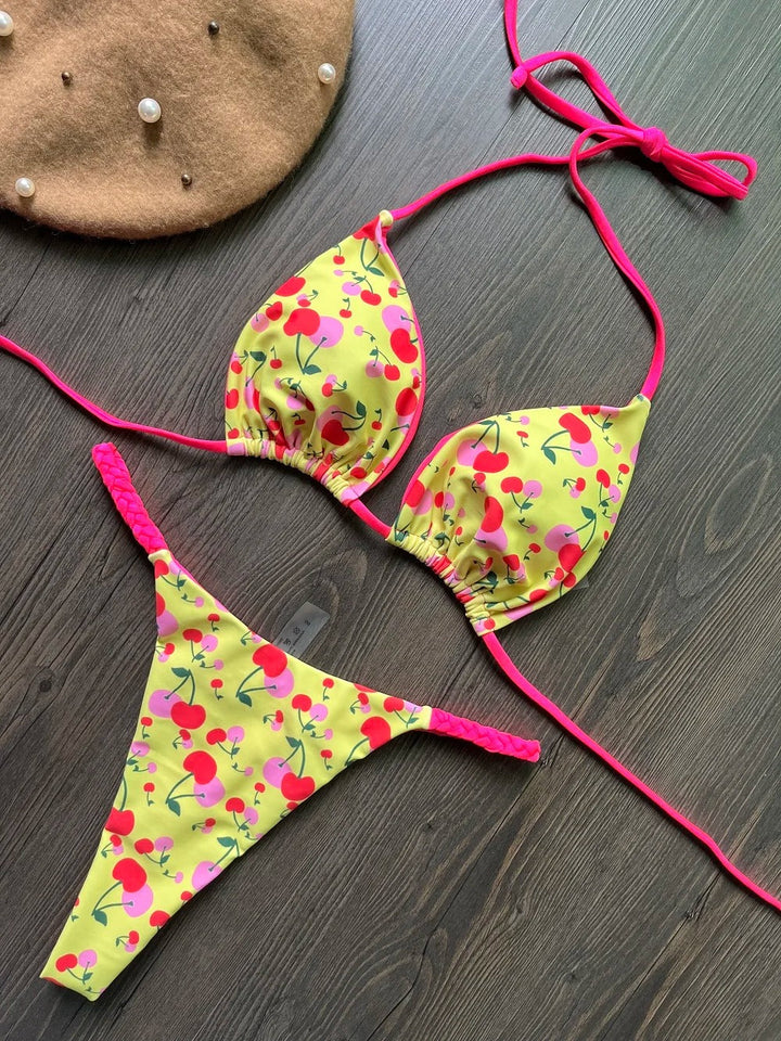 Stilrent bikiniset för dam, hög midja, stringtrosa. Perfekt för strandmode & sommarbad.