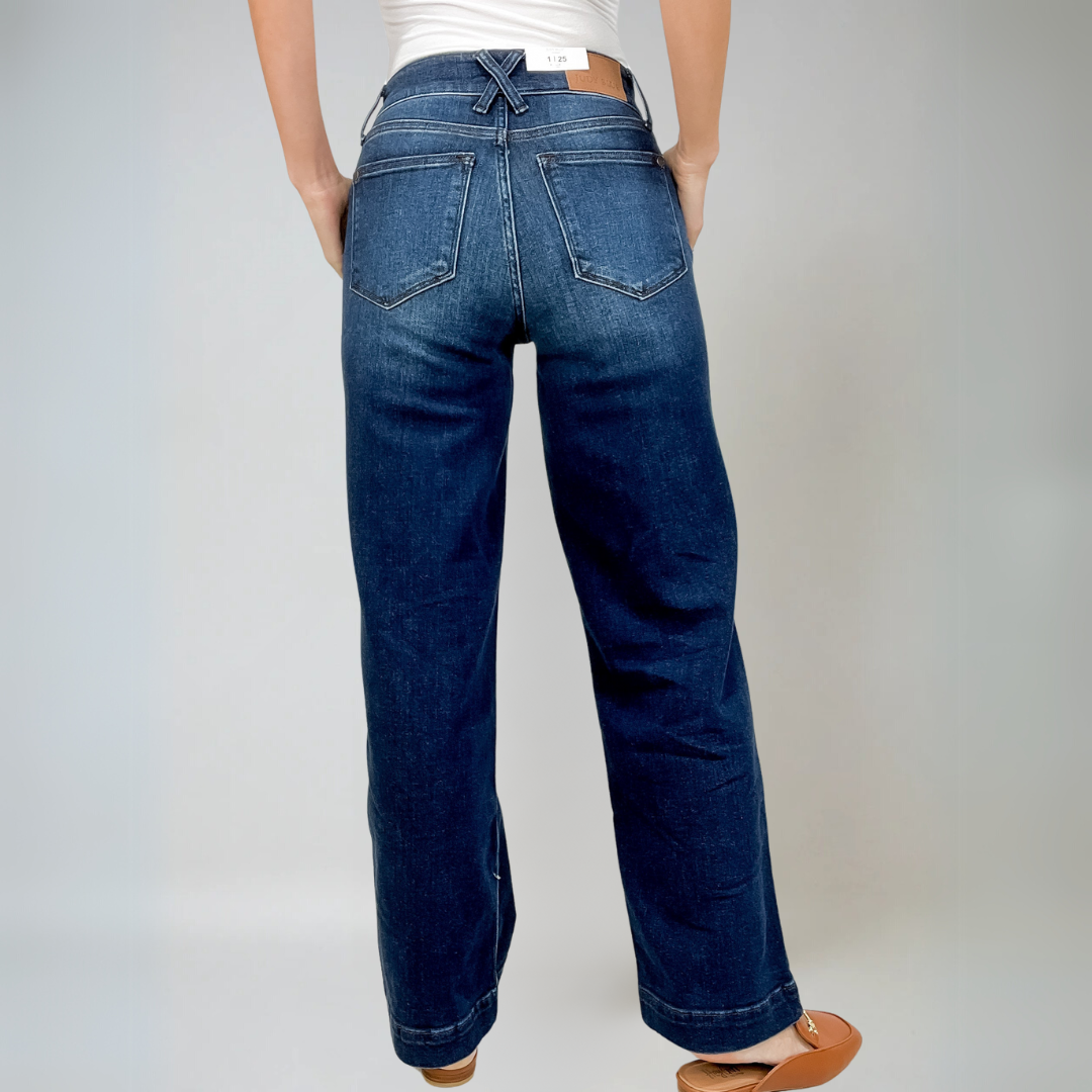 Högmidjade vida damjeans i mjuk stretchdenim. Blå vardagsjeans med elegant silhuett.
