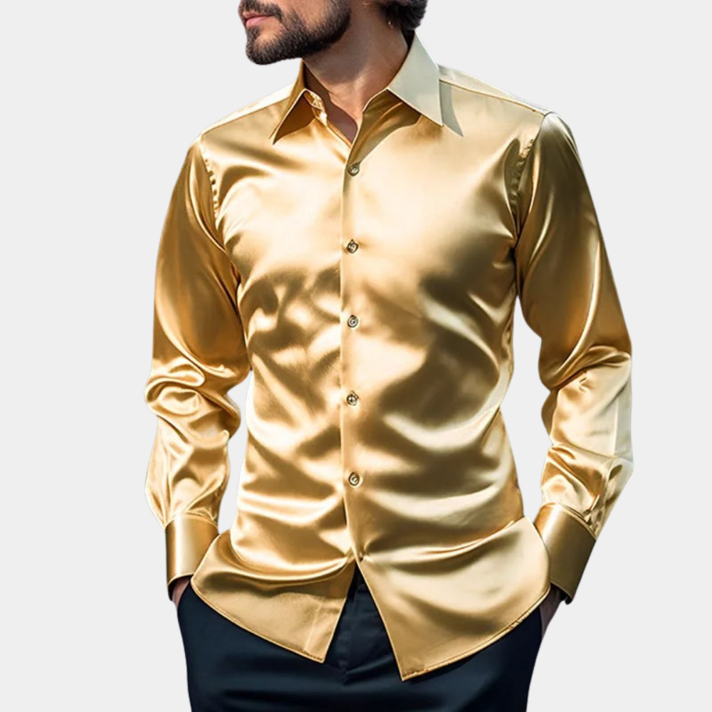 Herrskjorta i ljusblått med kort ärm och regular fit, optimal för vårens herrmode.