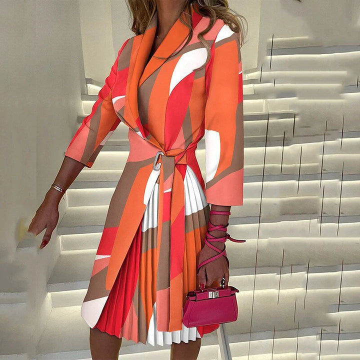 Trendig dammode: Mångsidig blazerklänning med slitskrage för alla tillfällen, elegant stil.