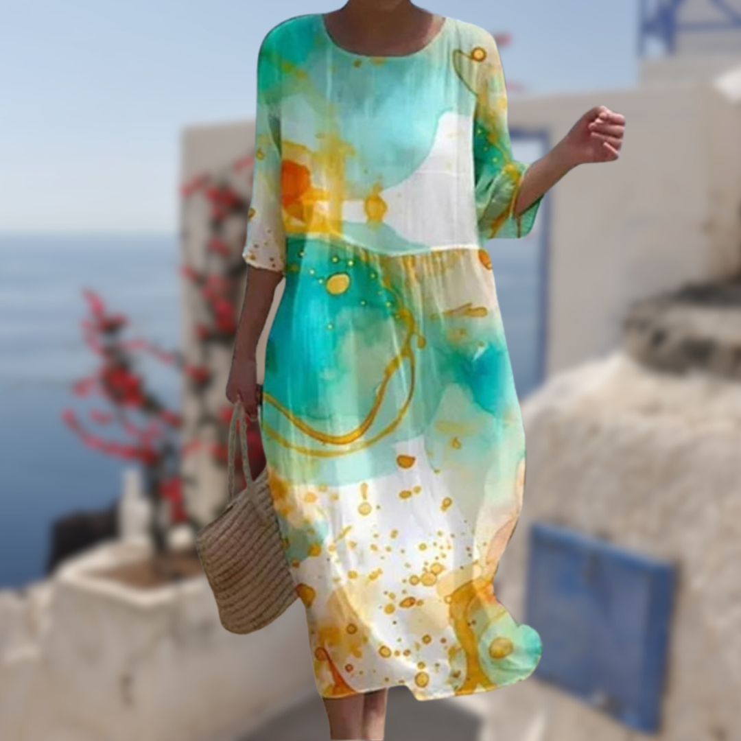 Kvinnors eleganta sommarklänning med levande blommigt mönster och flytande design, perfekt för mode.